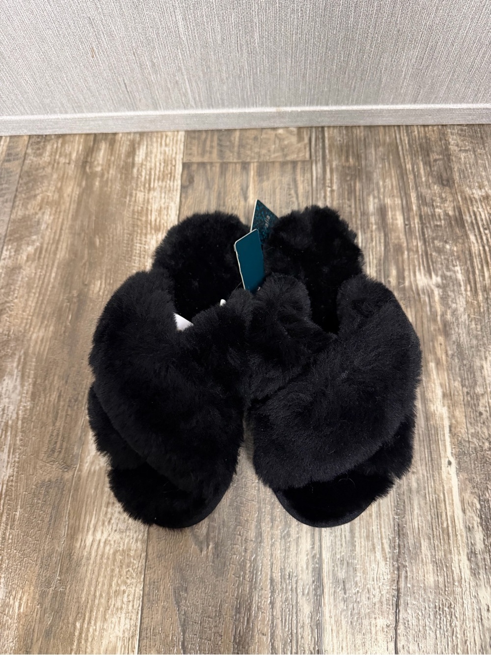 Emu Astralia Plush Black Cross-Band Women's Slippers Size 8 - Picture 12 of 12